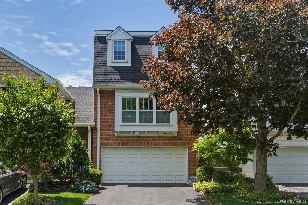 44 Hidden Ridge Drive, Syosset