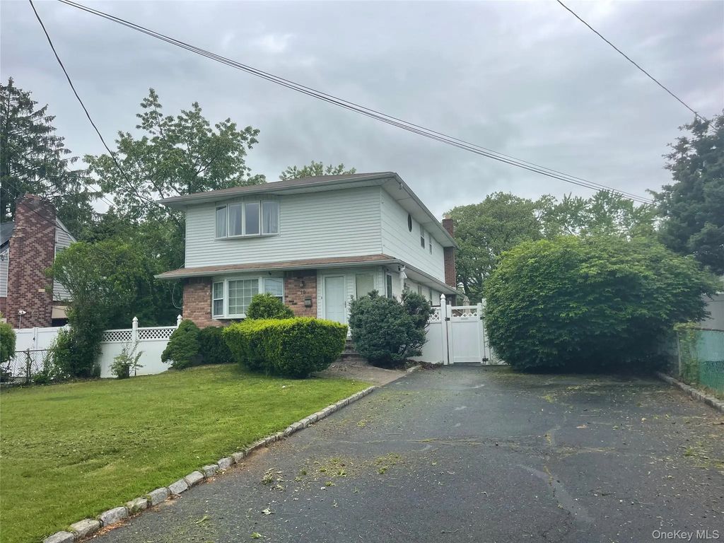 19 Oak Street, Deer Park