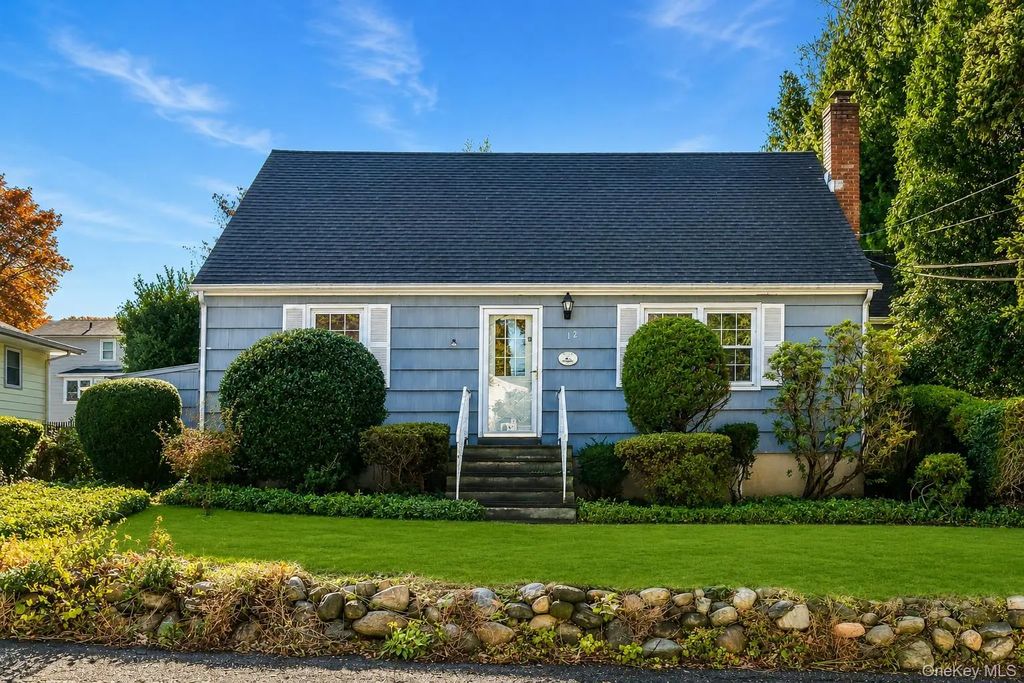 12 Violet Road, Bayville