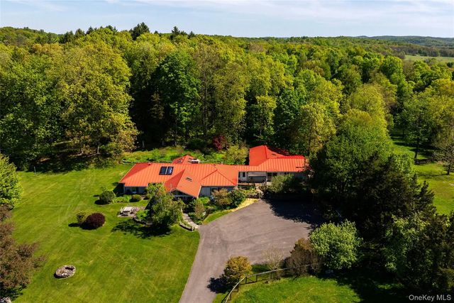 52 Pells Road, Rhinebeck