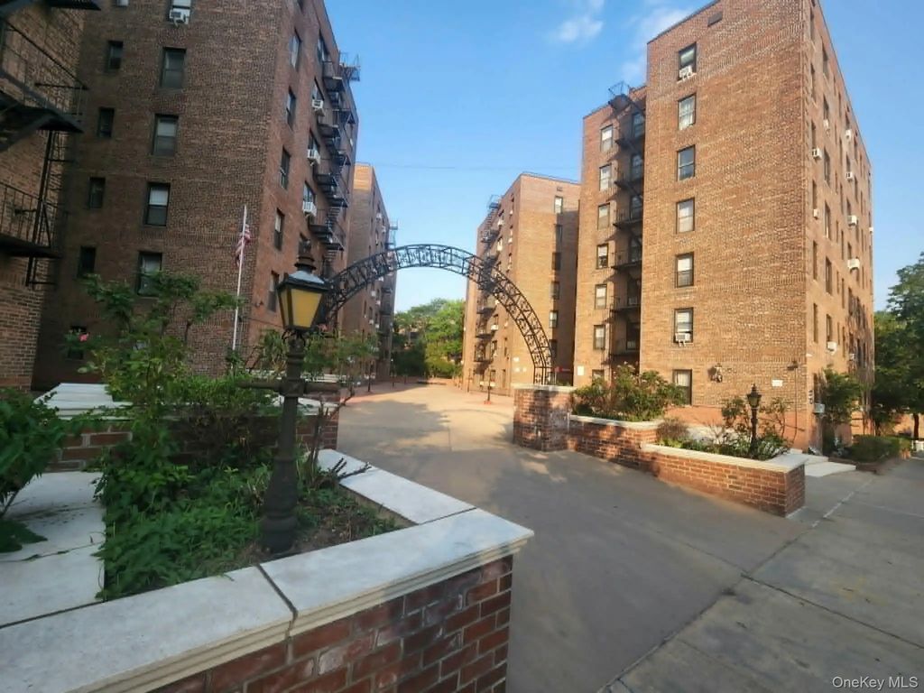 83-75 Woodhaven Boulevard, Woodhaven