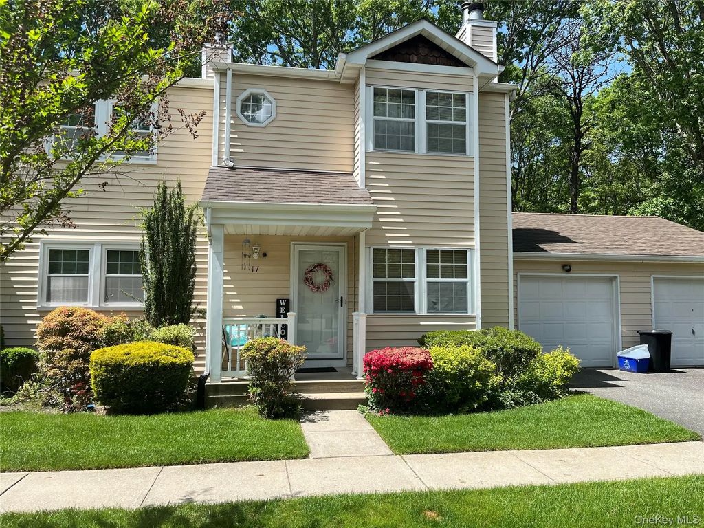 17 Stone Commons, Yaphank
