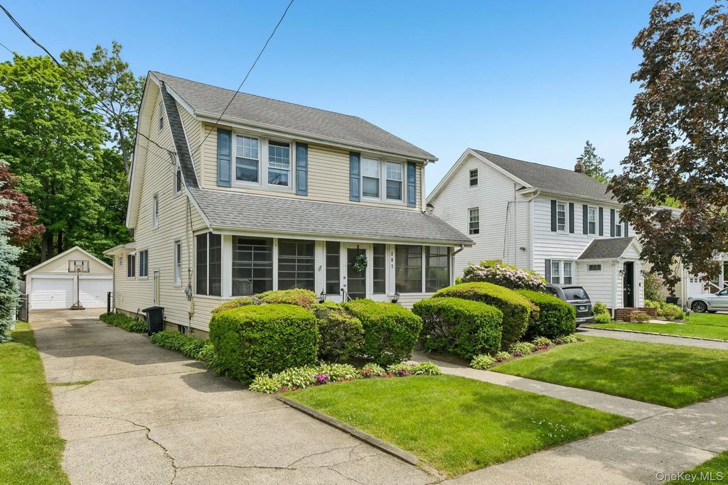 207 N Forest Avenue, Rockville Centre
