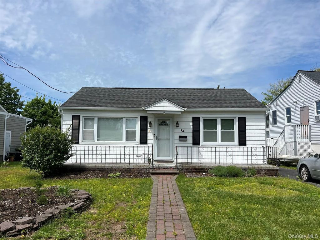 84 Boylan Lane, Blue Point