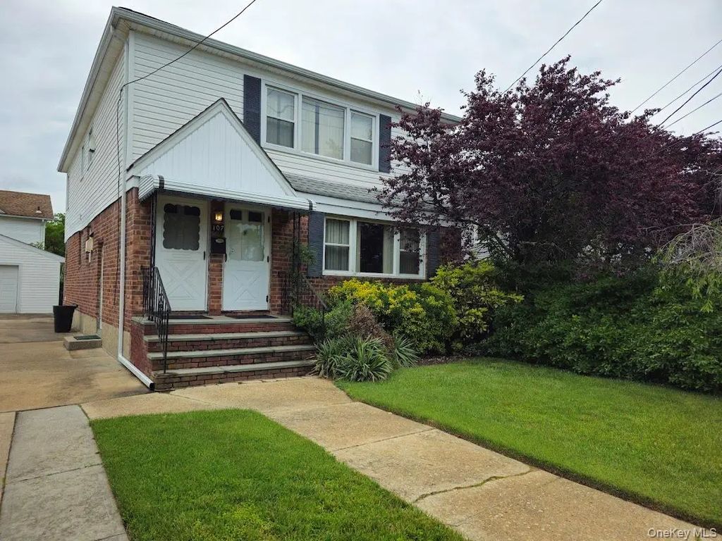 107 Union Avenue, Lynbrook