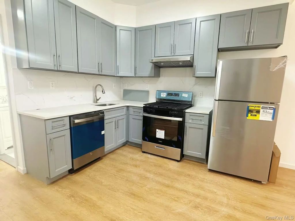 30-87 Steinway Street # 2fl, Astoria