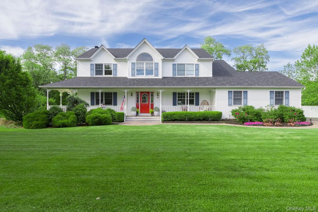 506 Twomey Avenue, Baiting Hollow