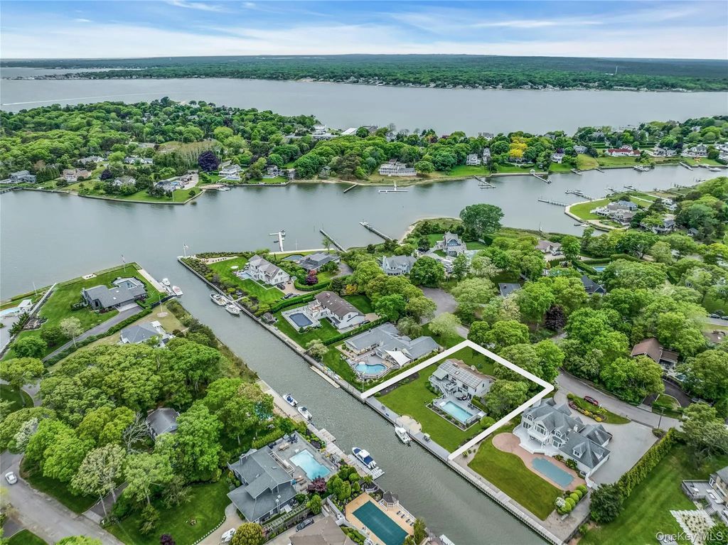 6 Mill Pond Road, Hampton Bays