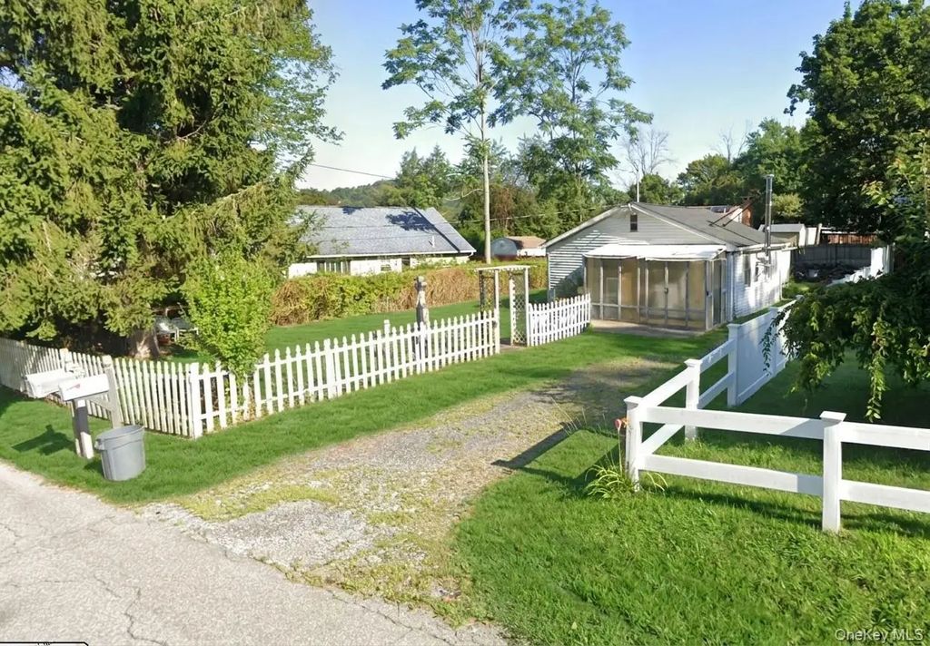 38 Huguenot Road, Carmel