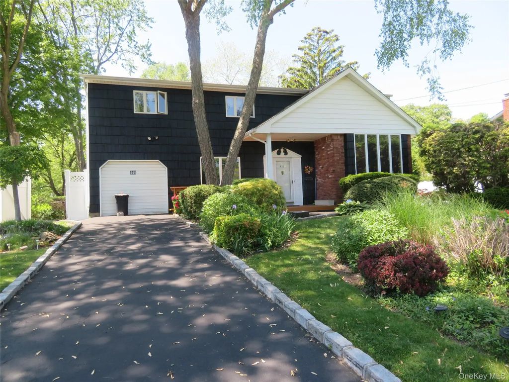 440 Spangle Drive, North Babylon