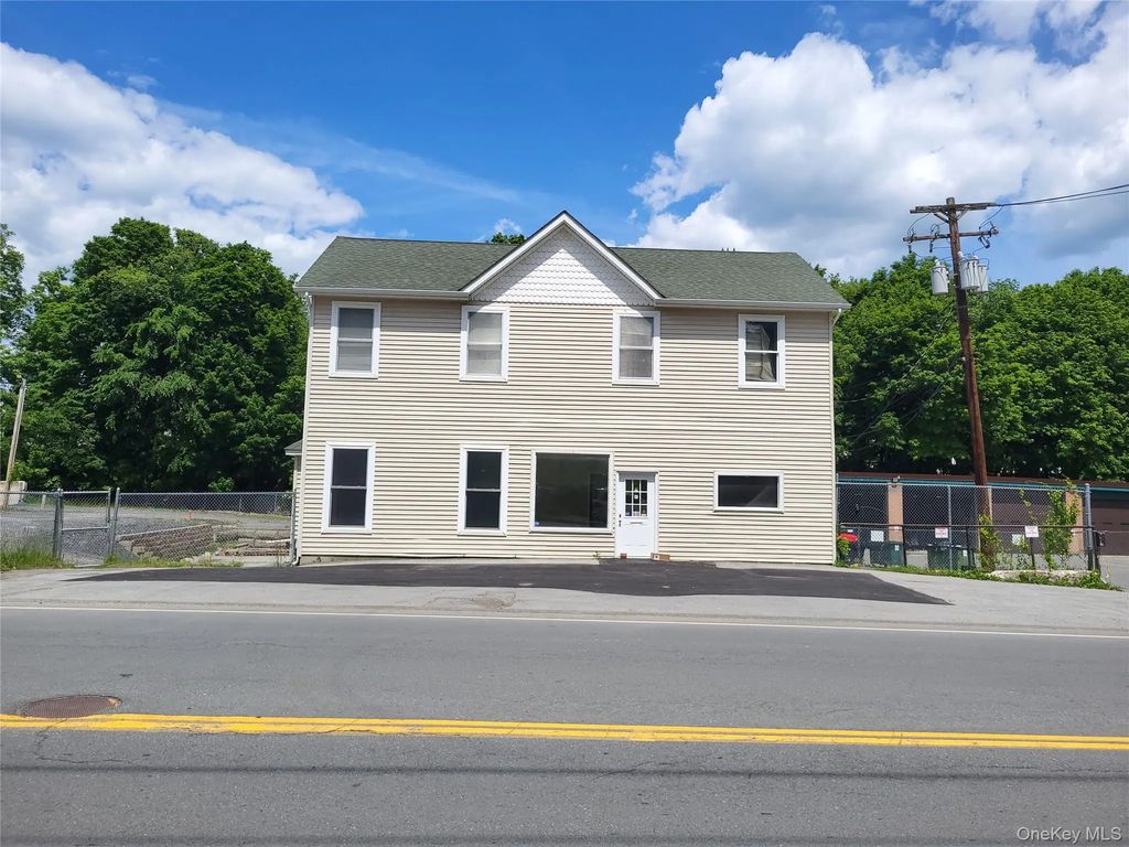 88 Monhagen Avenue, Middletown