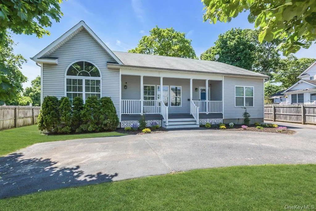 2 Lincoln Avenue, Islip Terrace