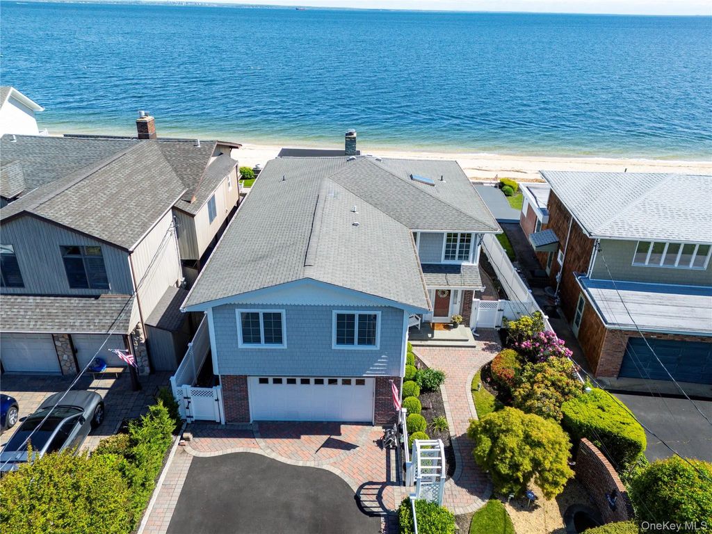 19 Oak Shore Drive, Bayville
