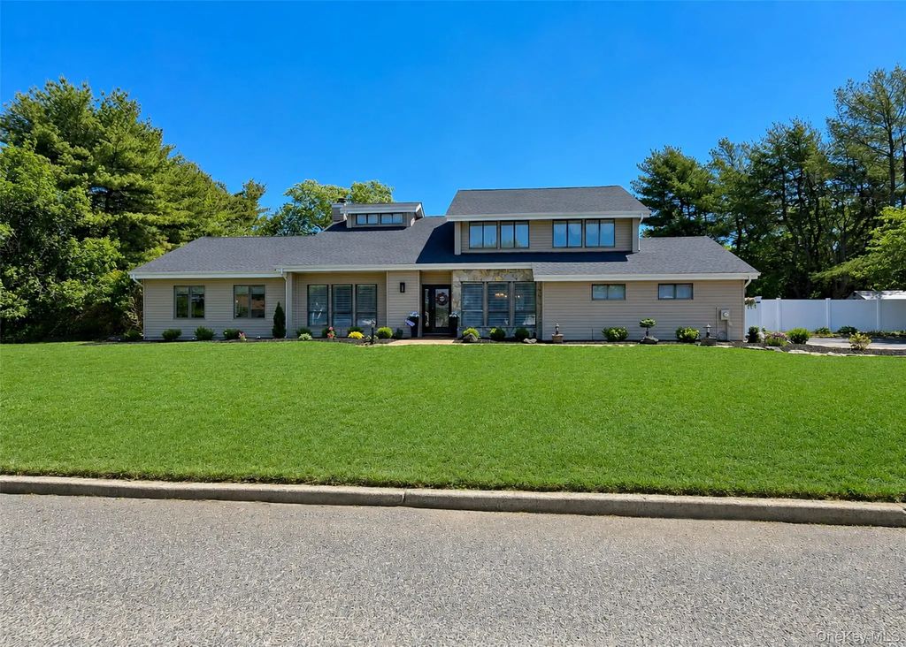 25 Vineyard Way, Mount Sinai