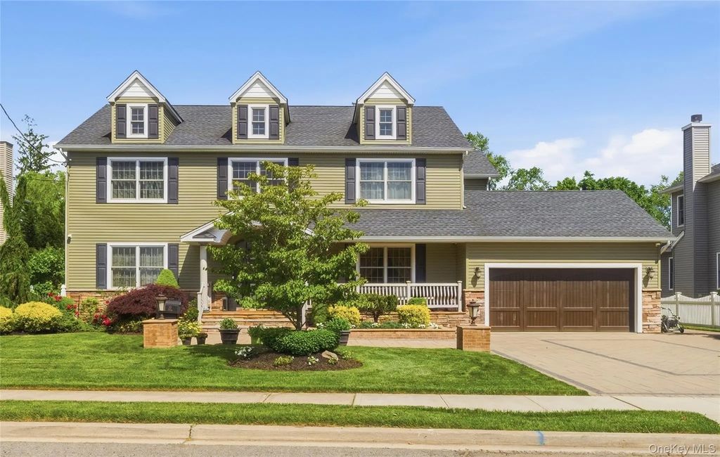 27 Davison Place, Rockville Centre