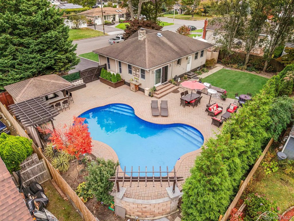 262 W 9th Street, Deer Park