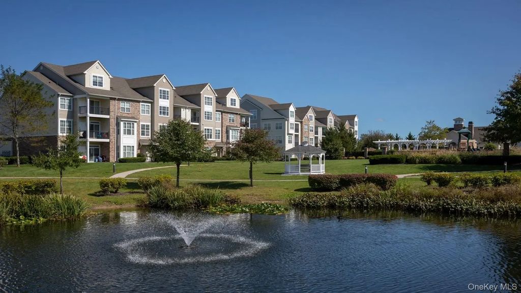 1 Charles Pond Drive # 913, Coram