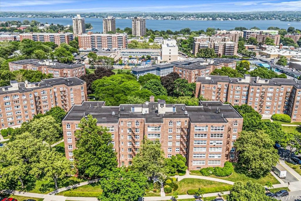 18-65 211th Street # 3k, Bayside
