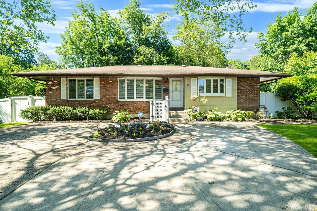 37 Coe Place, Huntington Station
