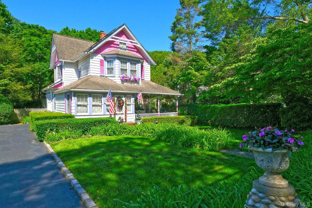 277 Vernon Valley Road, Northport