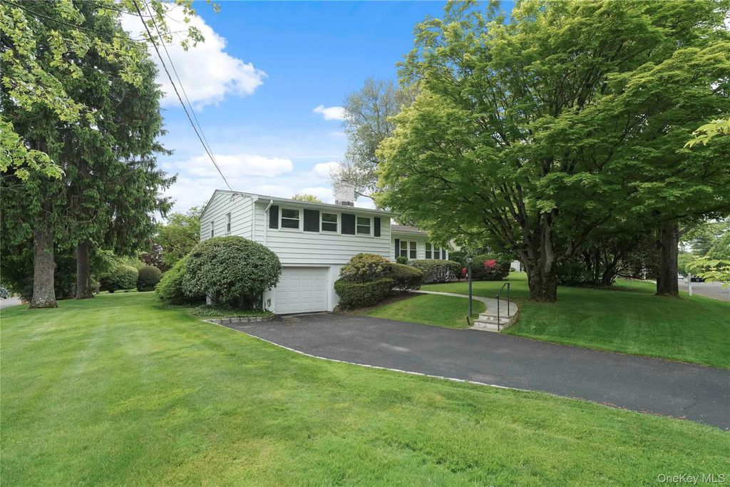 11 Maplemoor Lane, White Plains
