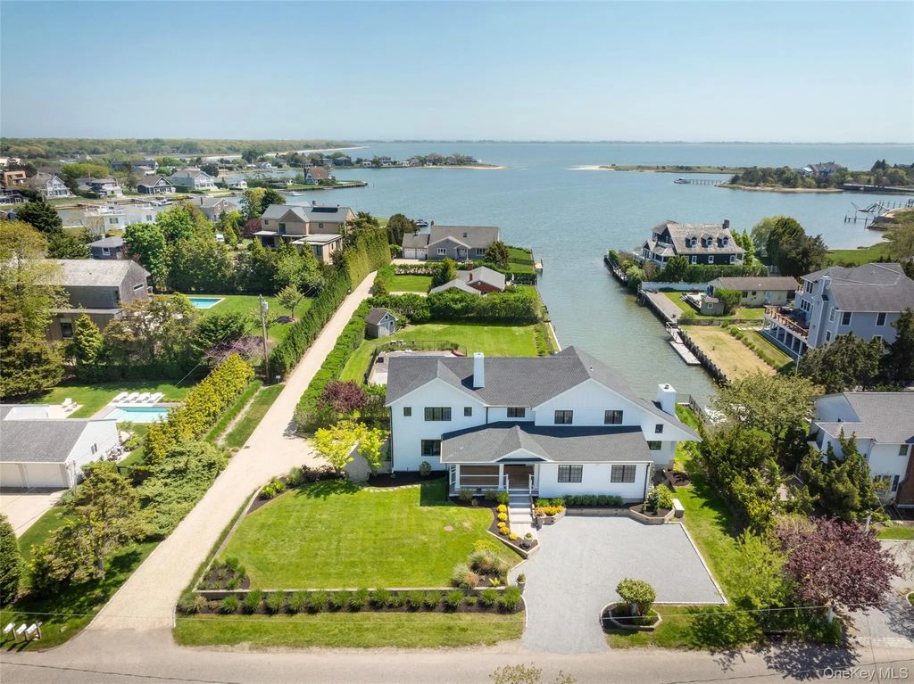56 Middle Pond Road, Southampton