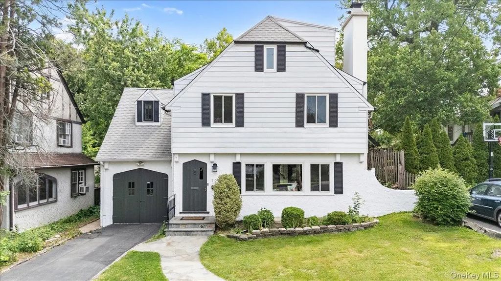 105 Longview Avenue, White Plains