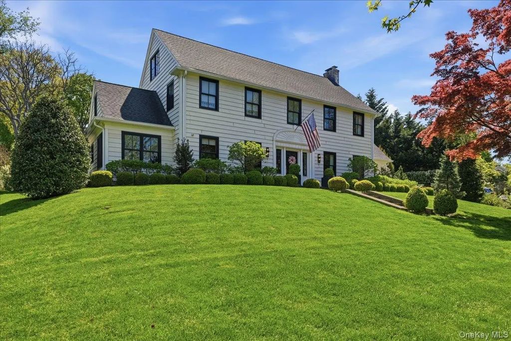 96 10th Street, Garden City