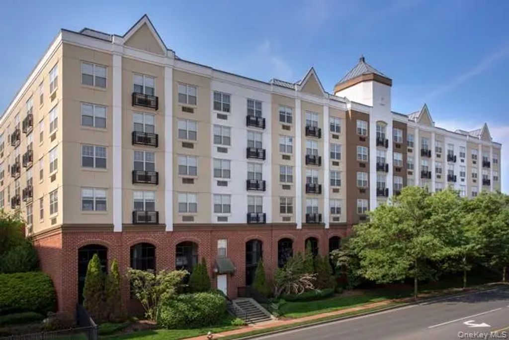 100 Glen Street # N2211, Glen Cove