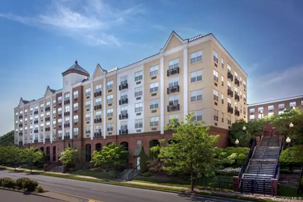 100 Glen Street # N2321, Glen Cove