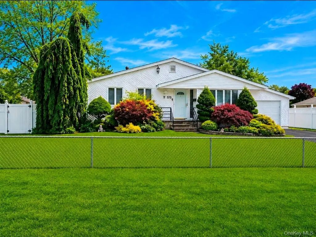 170 W 9th Street, Deer Park