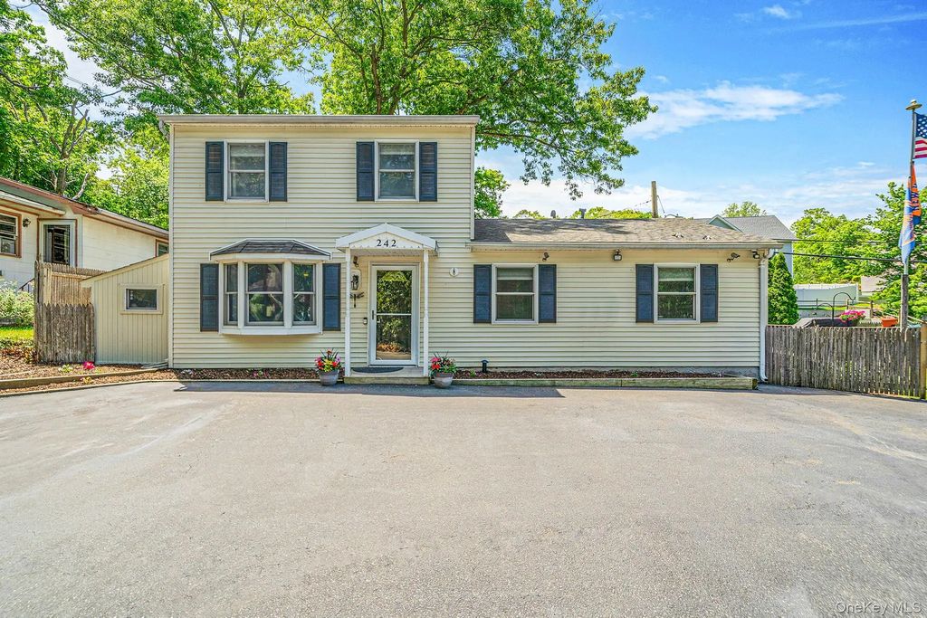 242 Lower Rocky Point Road, Sound Beach