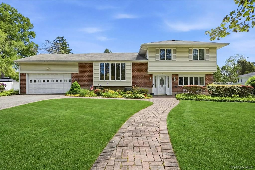 10 Darien Place, East Northport