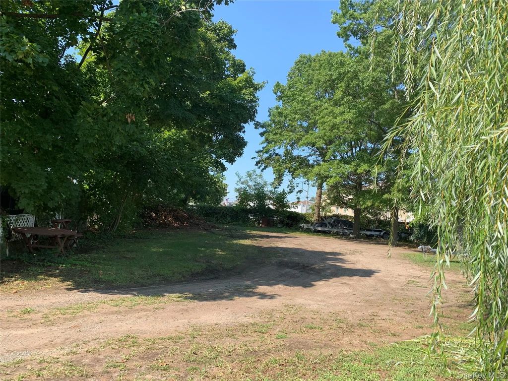 Davenport Court, Howard Beach