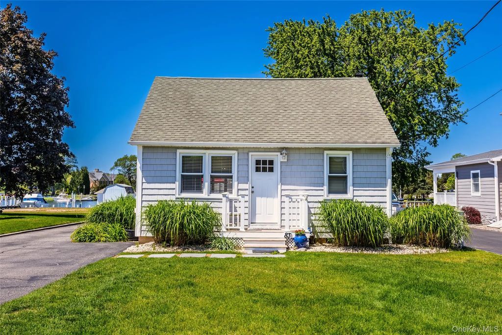 83 Beach Road, Aquebogue