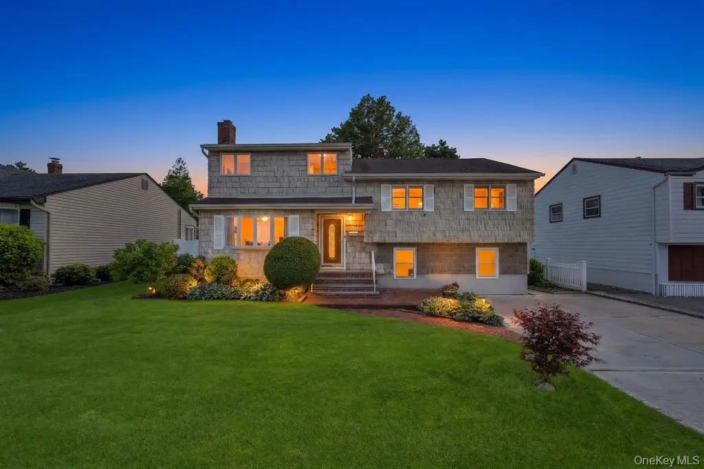 11 Edgewood Drive, Hicksville