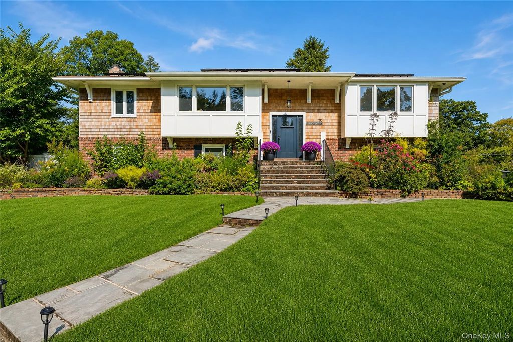 7 Dalton Lane, East Northport