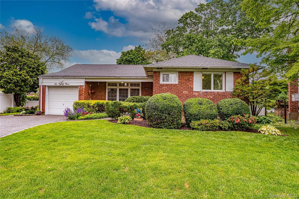689 Bruce Drive, East Meadow
