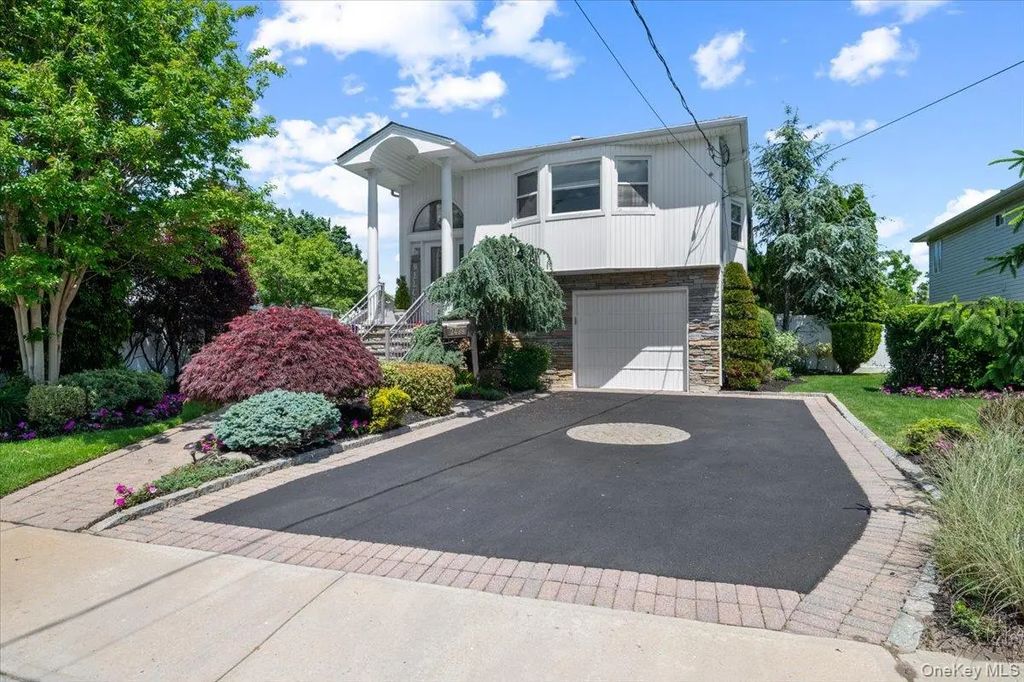 2499 Haff Avenue, Bellmore