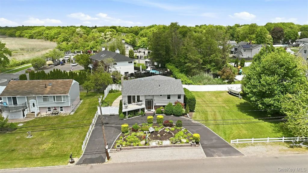 661 Shore Drive, Oakdale