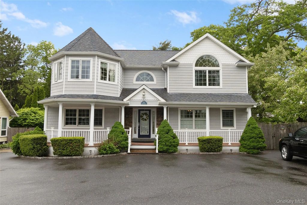 1414 Illinois Avenue, Bay Shore