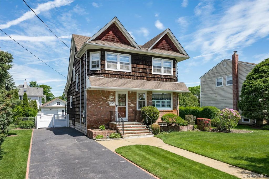 311 Locust Avenue, Freeport