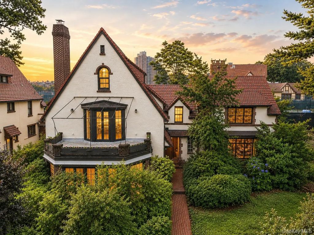 64 Dartmouth Street, Forest Hills