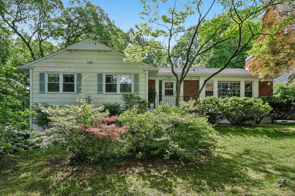 62 Mohegan Road, Larchmont
