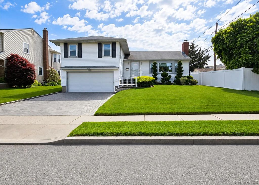 866 Abbott Street, East Meadow
