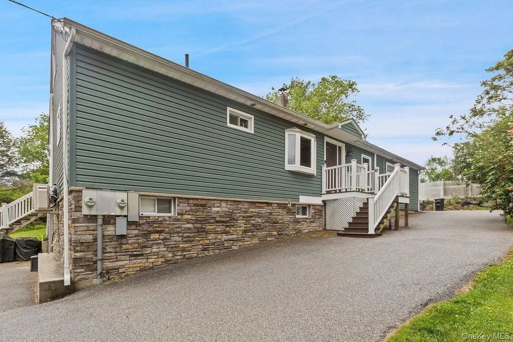 5 Adair Road, Cortlandt Manor