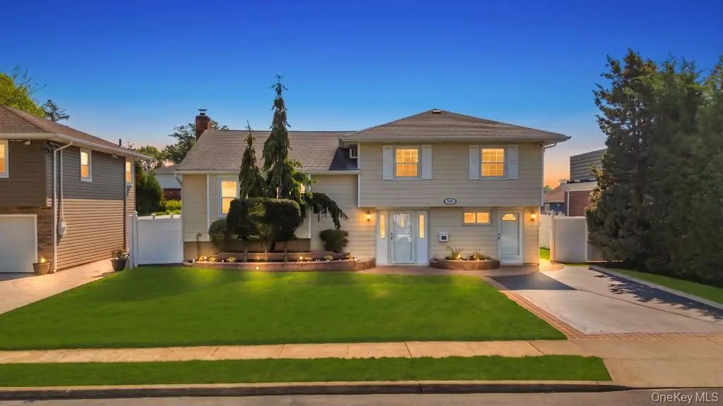 2297 Arby Court, Wantagh