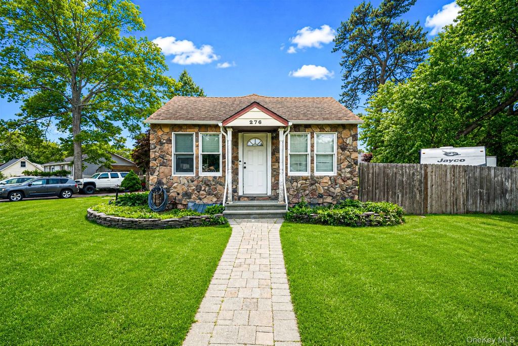 276 Dogwood Road W, Mastic Beach