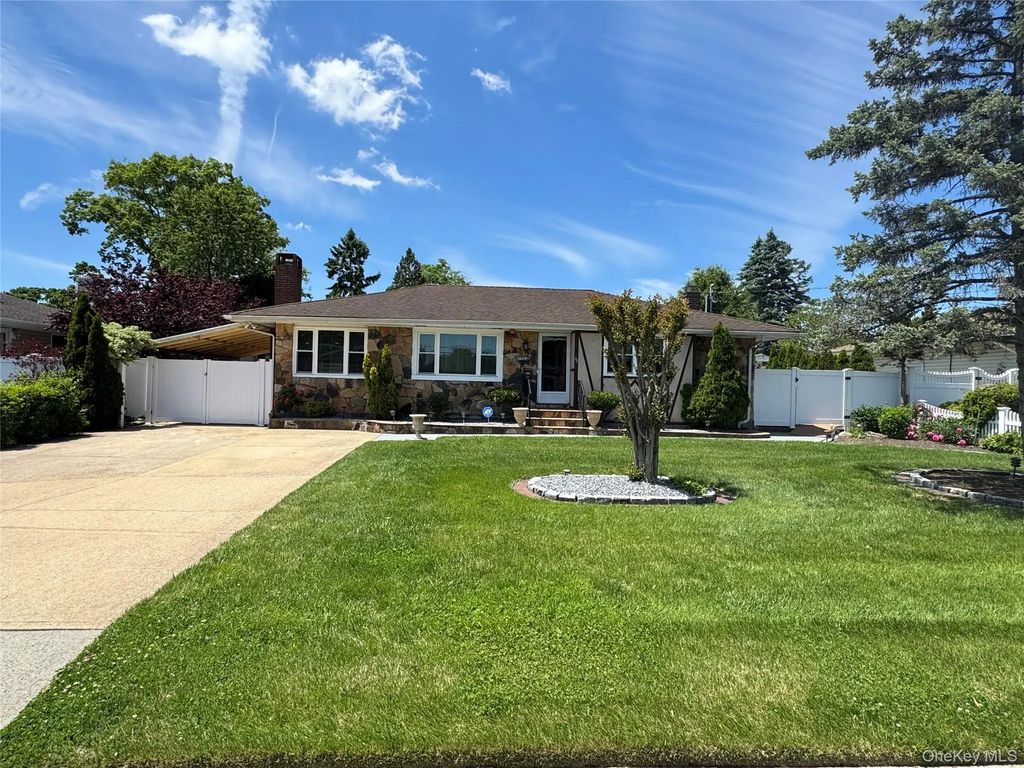 98 W 8th Street, Deer Park