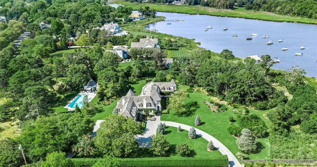 41 Niamogue Lane, Quogue